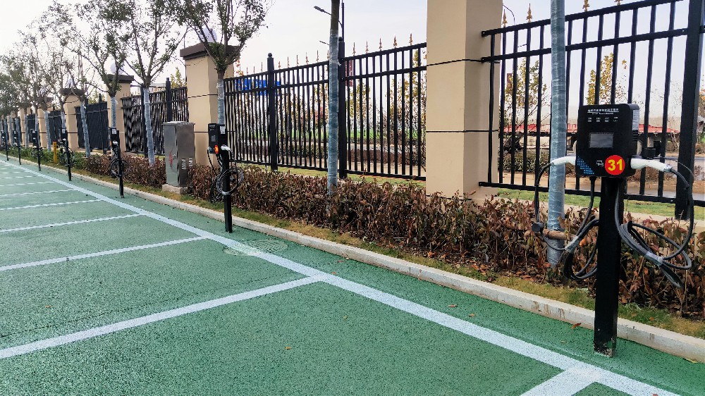 選擇小區(qū)充電樁生產(chǎn)廠家需要考慮哪些事項(xiàng)？